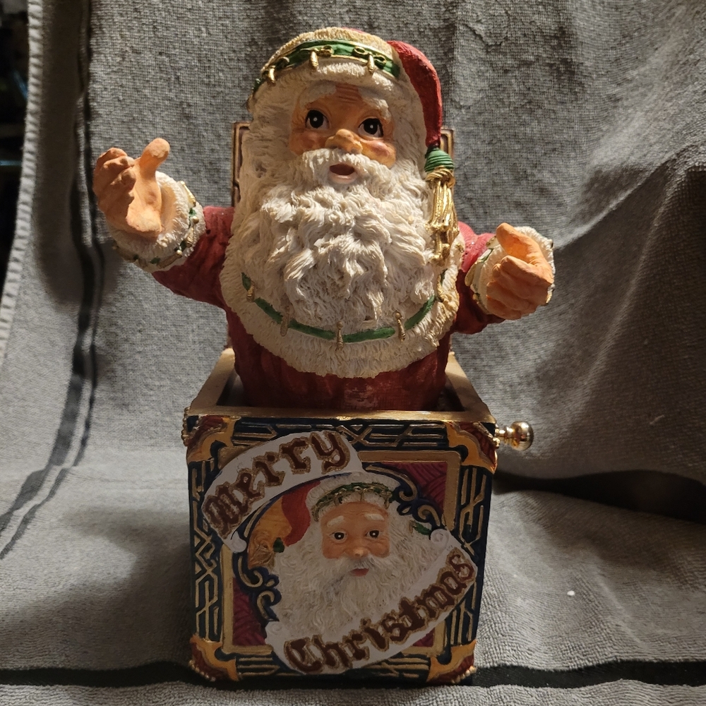 House Of Lloyd Santa Claus Music Box